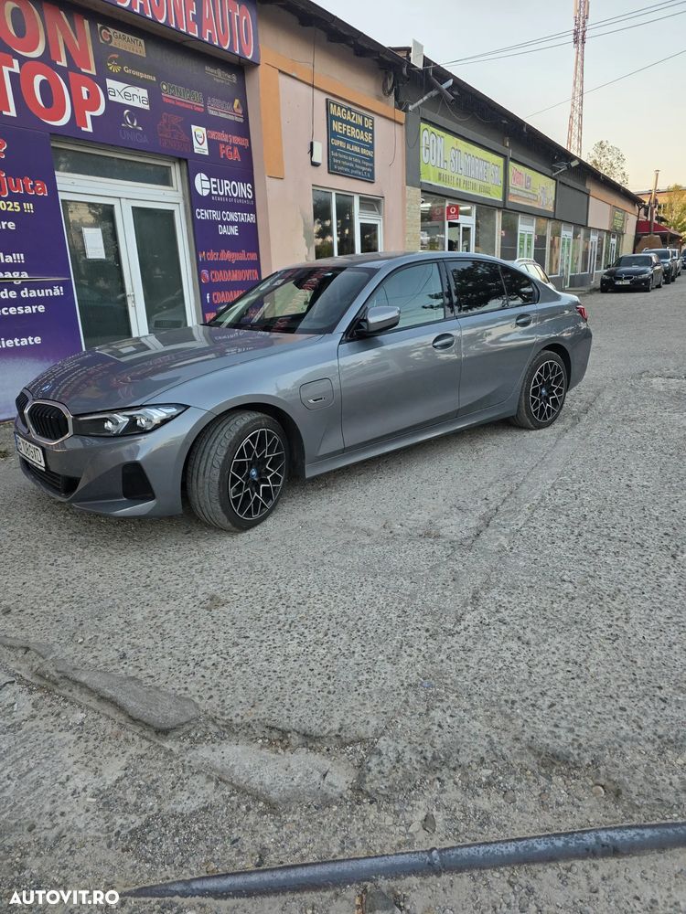 BMW Seria 3 320e Aut. Luxury Line - 2