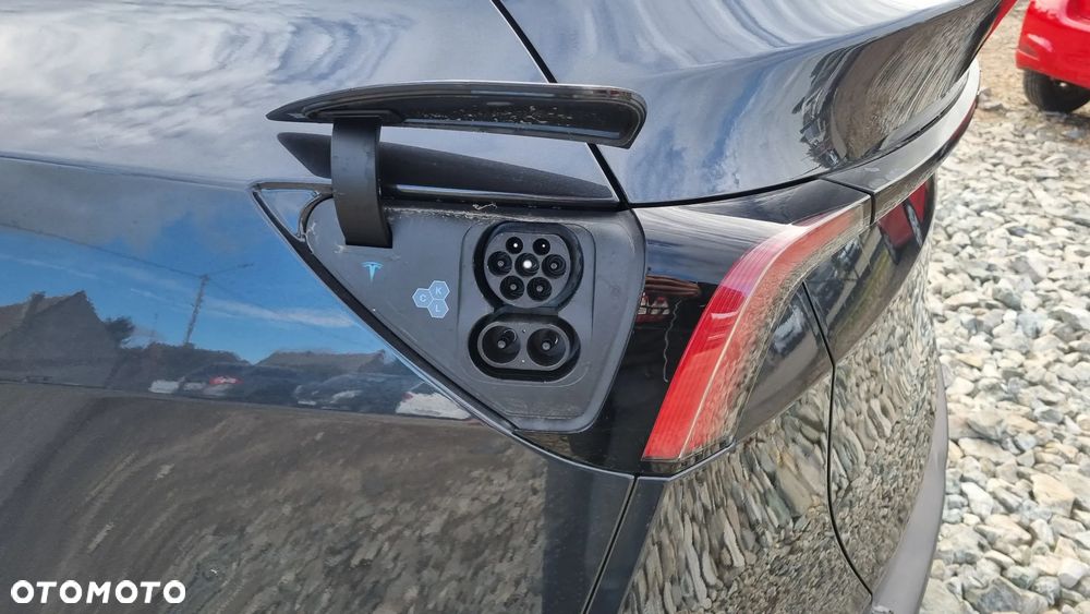 Tesla Model Y Standard - 25