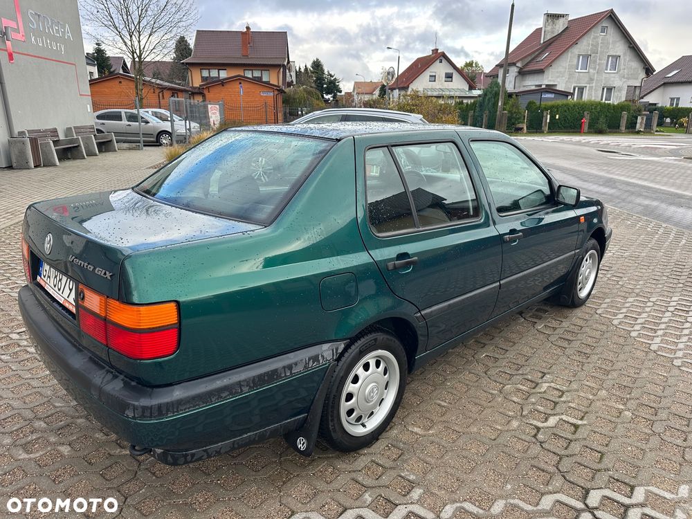 Volkswagen Vento 1.8 GL - 11