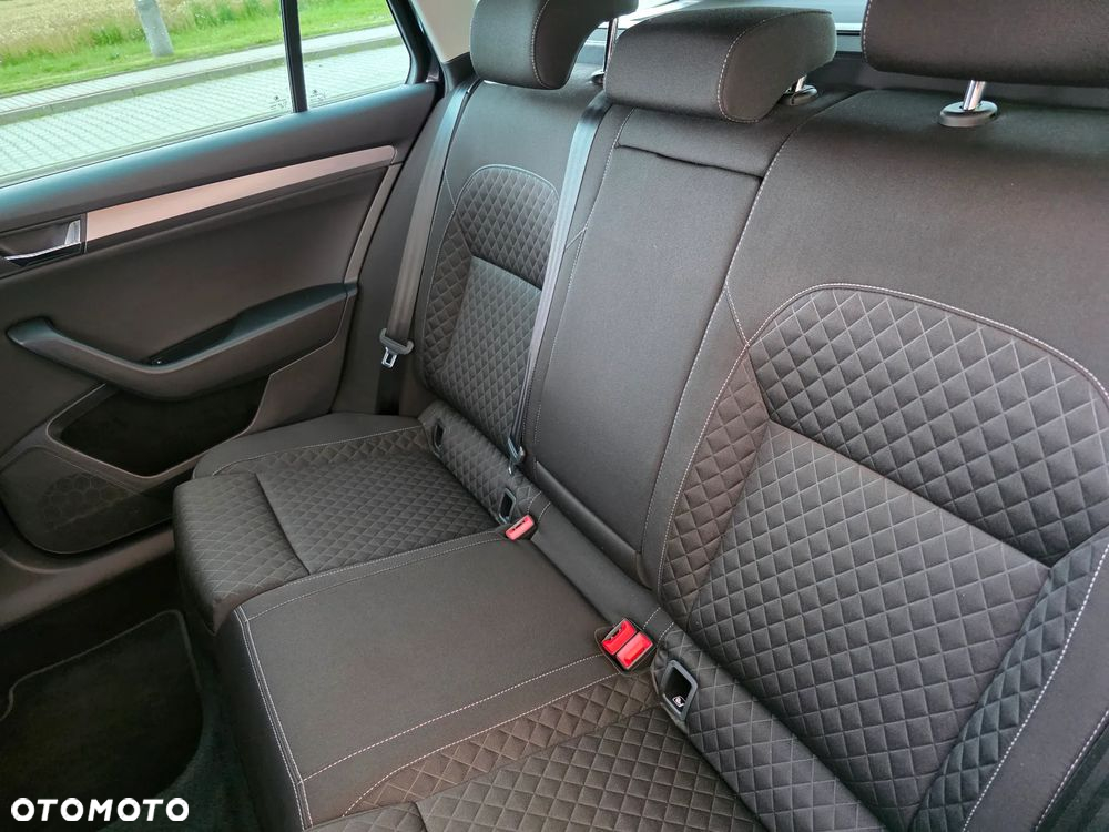 Skoda Superb 2.0 TDI Active DSG - 18