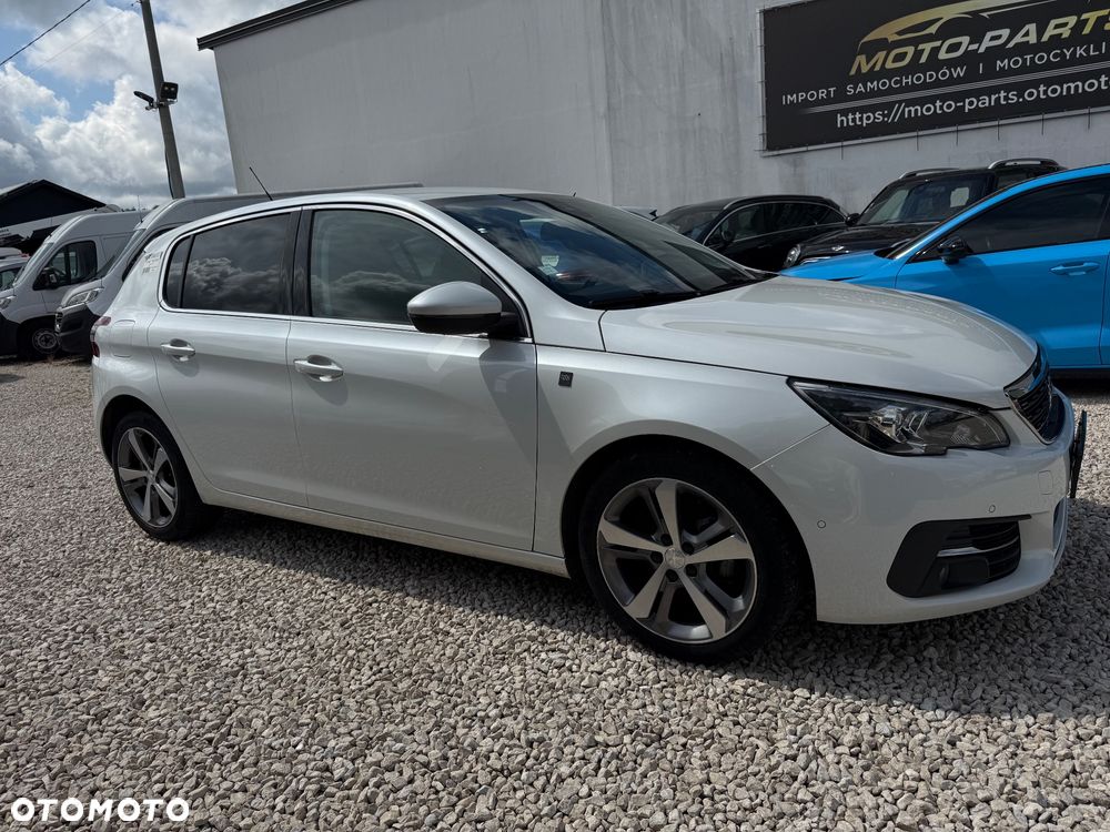 Peugeot 308 - 8
