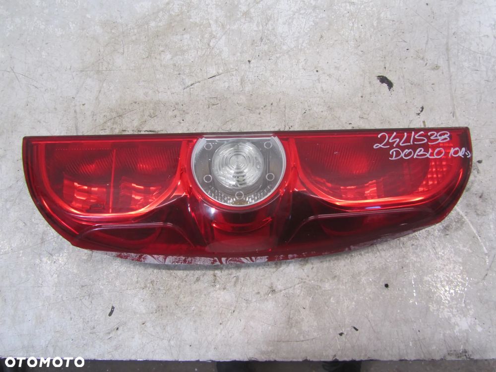 fiat doblo 10r->lampa prawy tył - 1