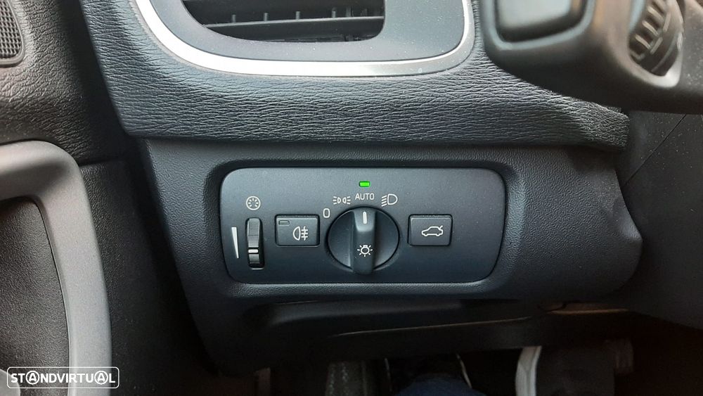 Volvo V40 2.0 D3 Momentum - 40