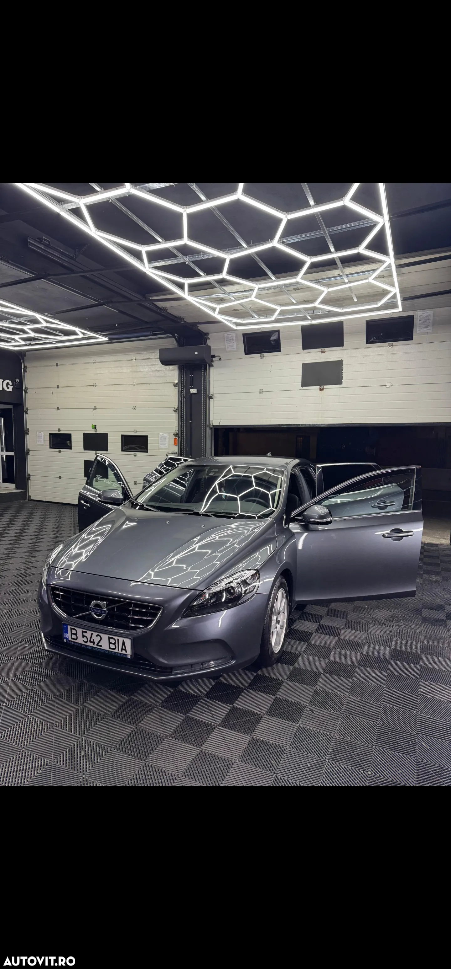 Volvo V40 D2 R-Design - 20
