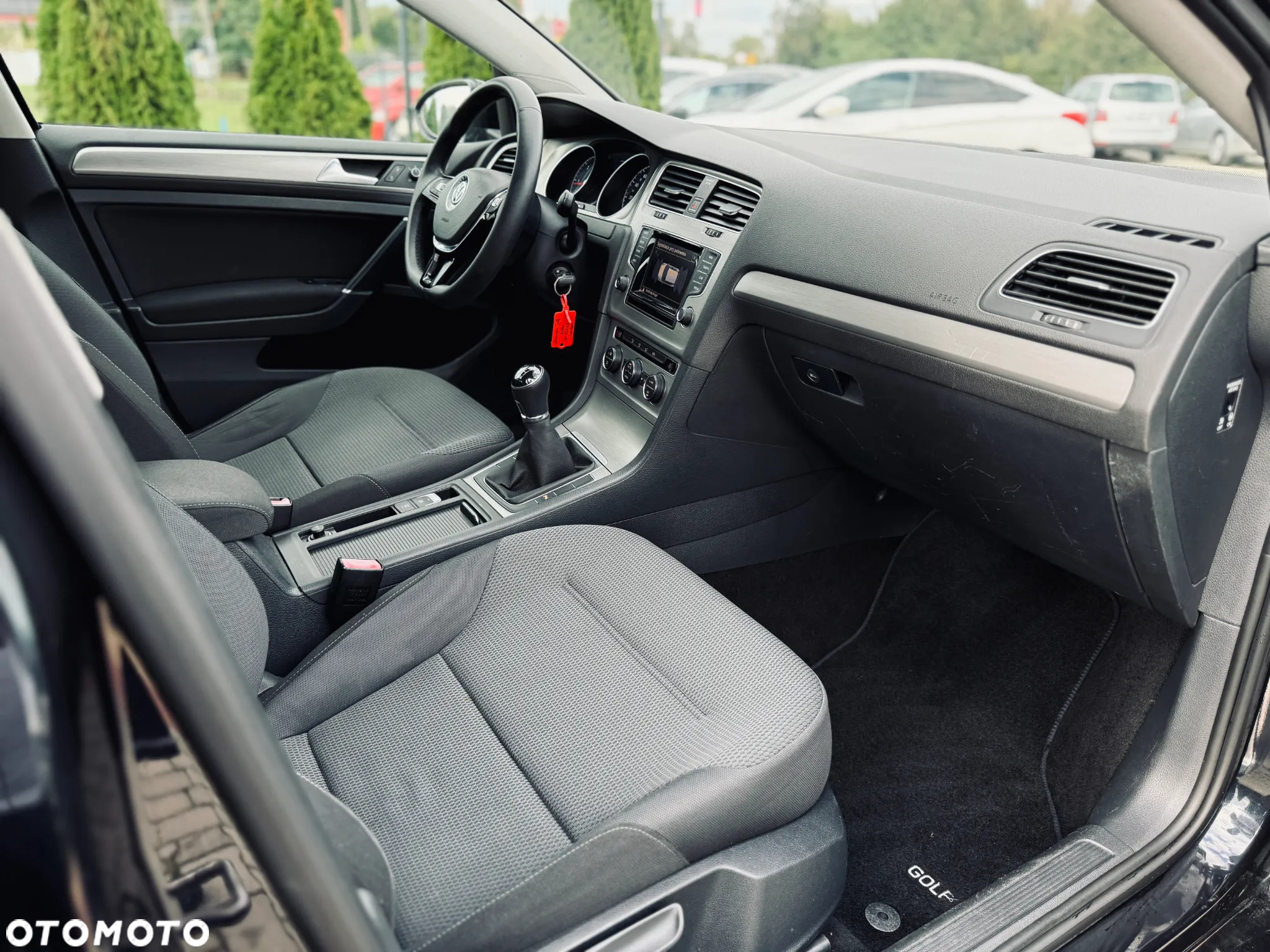 Volkswagen Golf 1.6 TDI BlueMotion Comfortline - 20