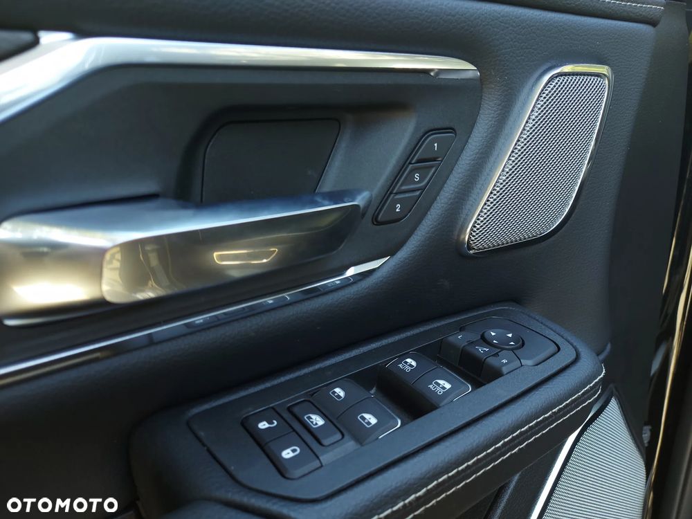 RAM 1500 Laramie Night Premium - 16