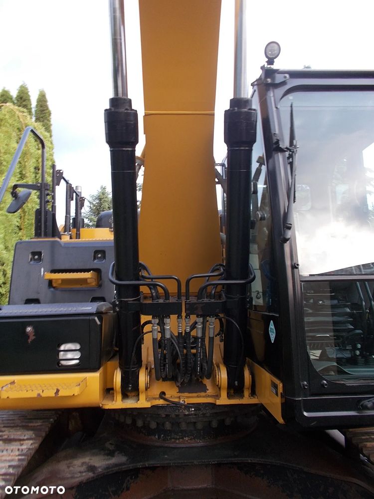 Caterpillar 323E - 17