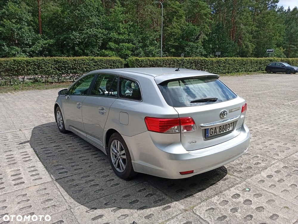 Toyota Avensis 2.0 D-4D Premium - 3