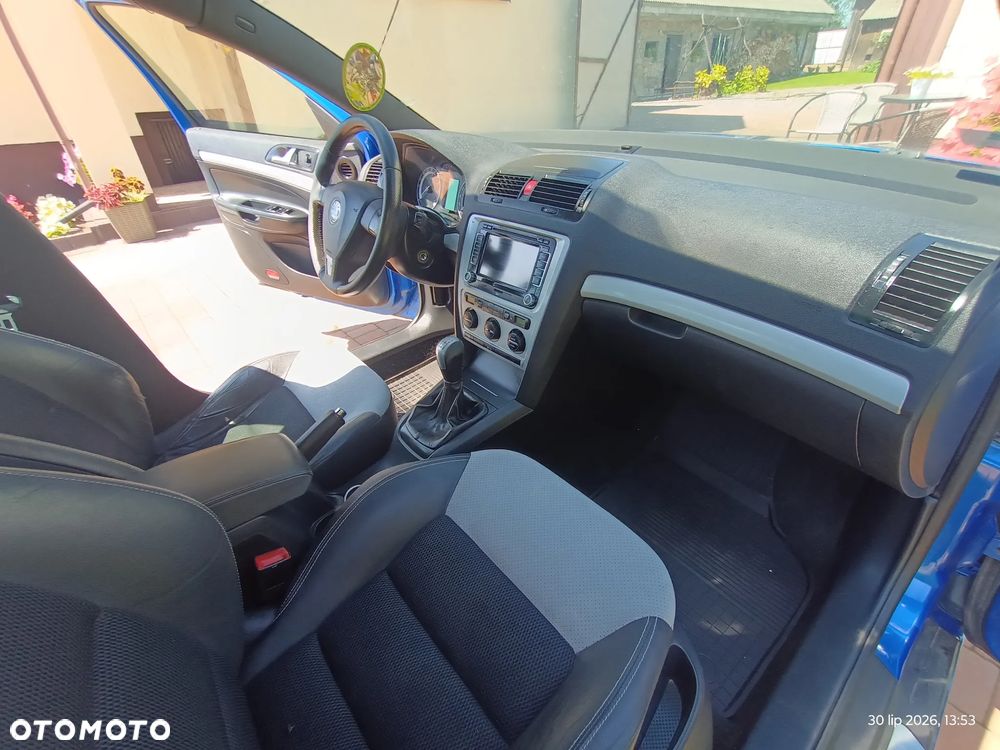Skoda Octavia 2.0 TDI DPF RS - 12