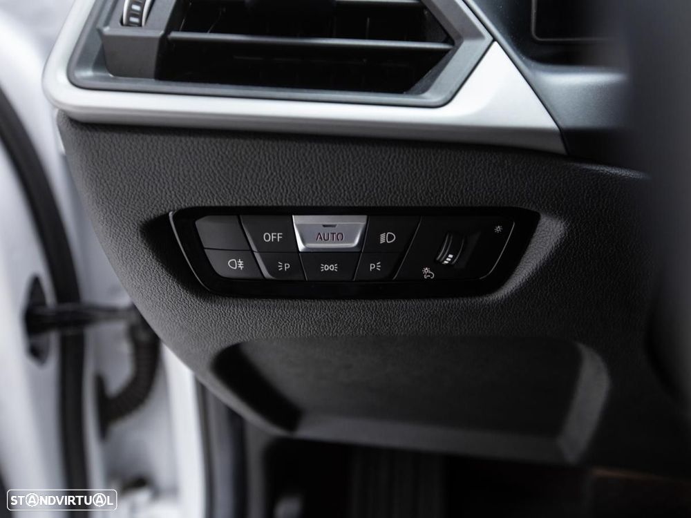 BMW 320 e Pack Essence Auto - 19