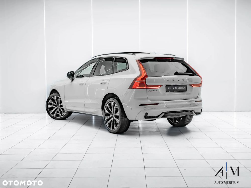 Volvo XC 60 B5 D AWD Ultimate Dark - 3