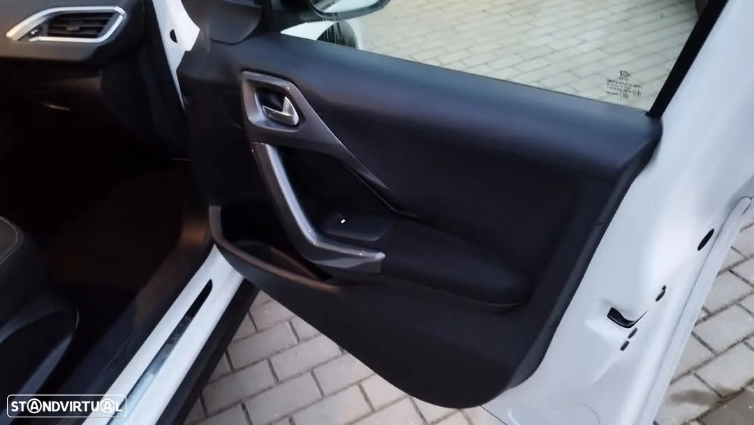 Peugeot 2008 1.6 BlueHDi Style - 14