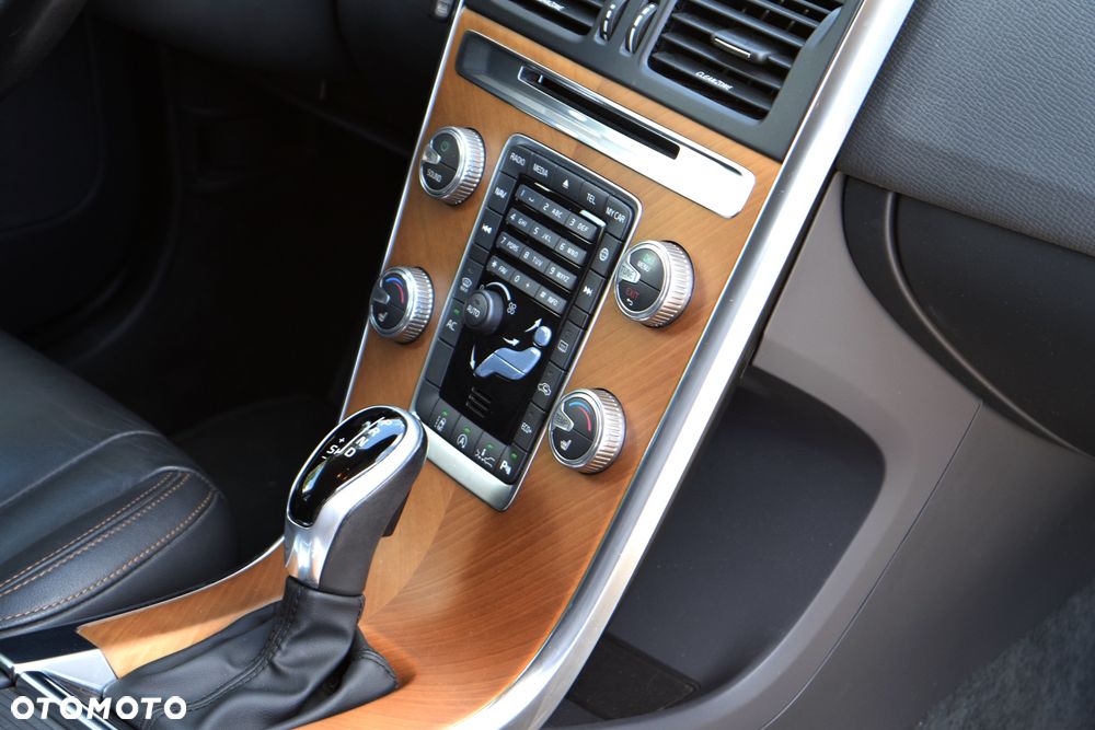 Volvo XC 60 D4 Geartronic Momentum Pro - 27