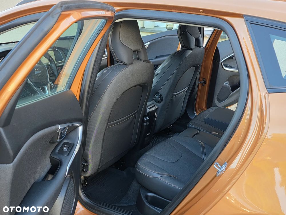 Volvo V40 Cross Country D3 Momentum - 28