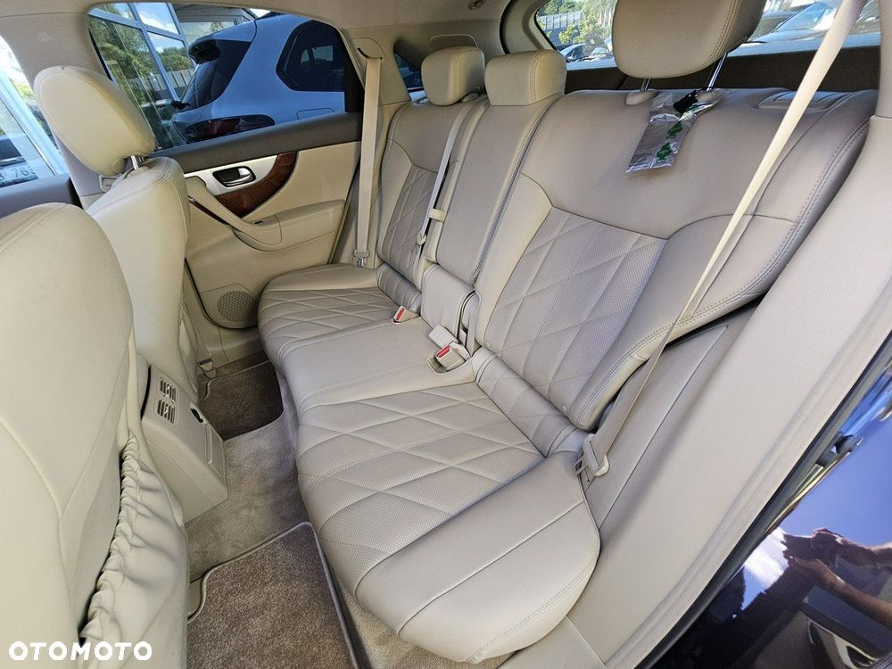 Infiniti QX70 - 15