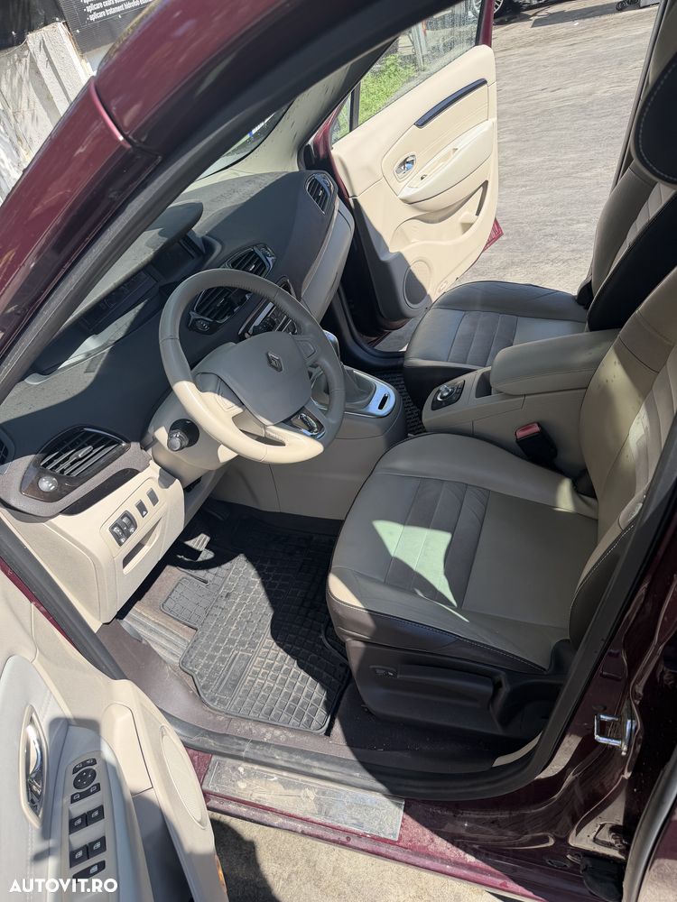 Renault Grand Scenic - 12