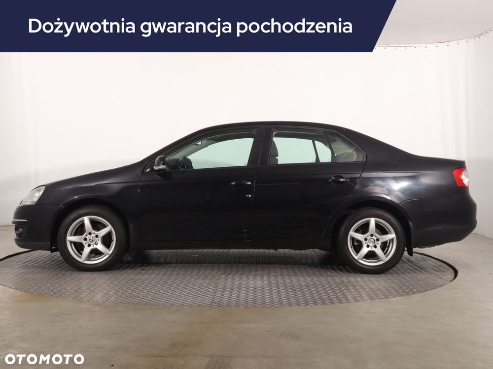 Volkswagen Jetta - 4