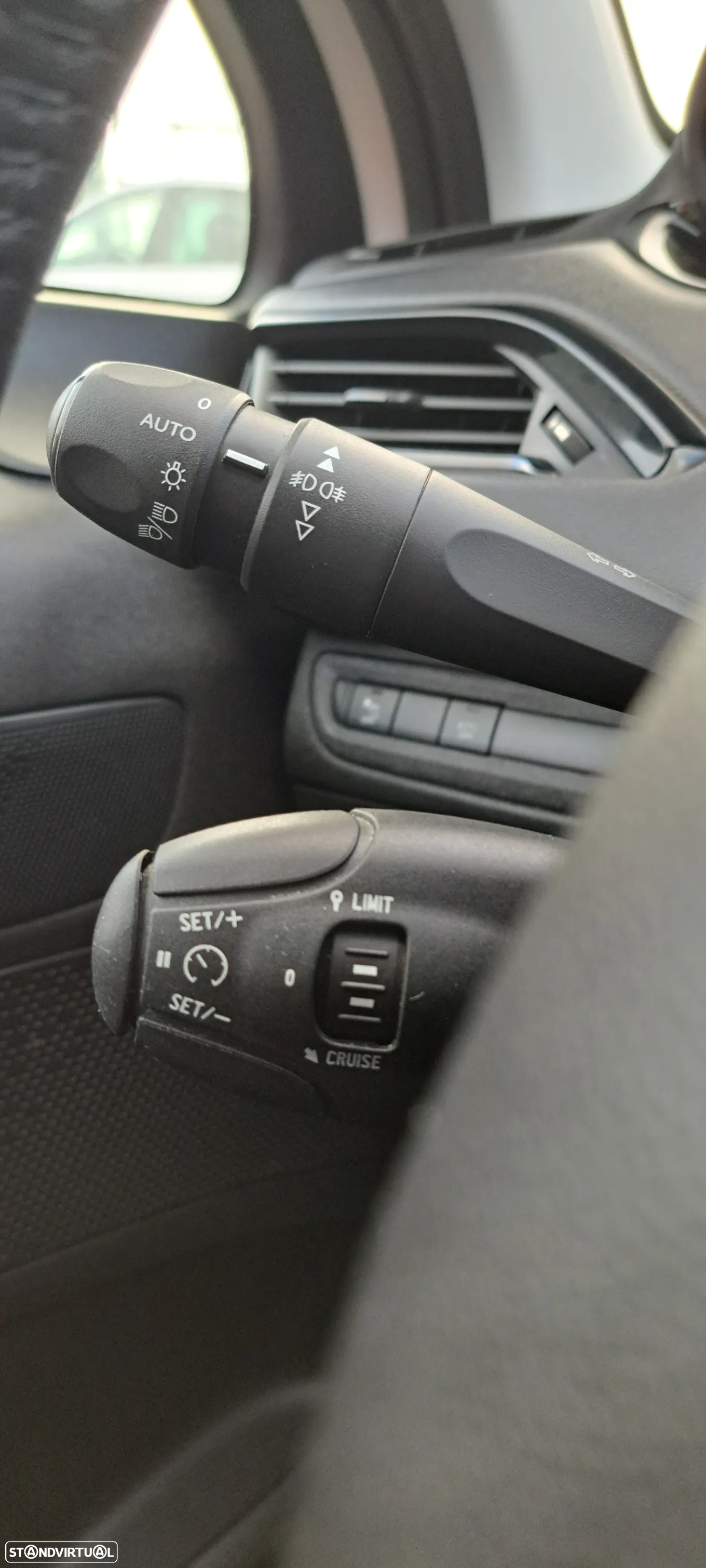 Peugeot 208 1.2 PureTech Signature - 11