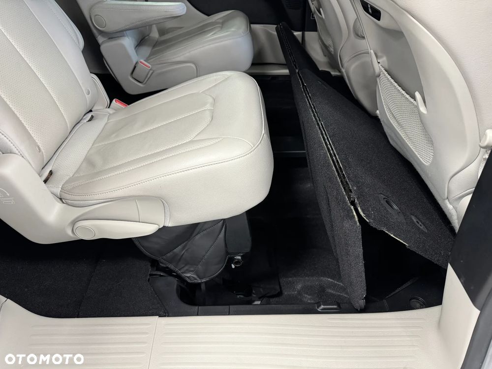 Chrysler Pacifica - 9