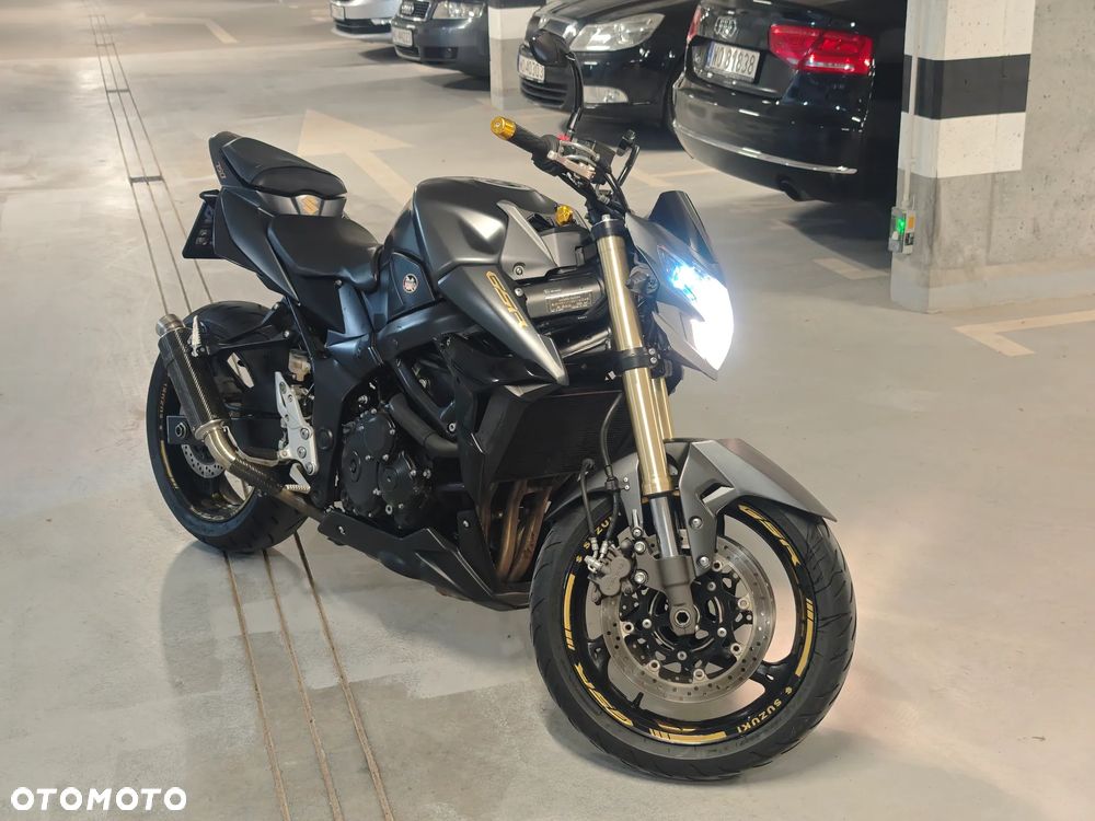 Suzuki GSR - 1