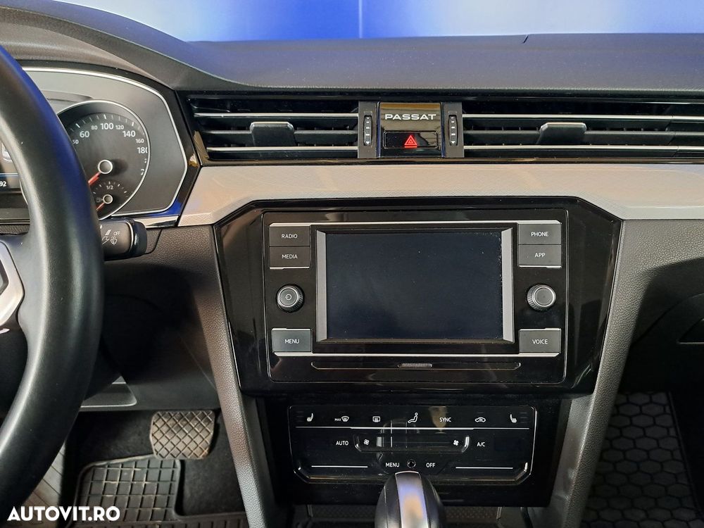 Volkswagen Passat - 16