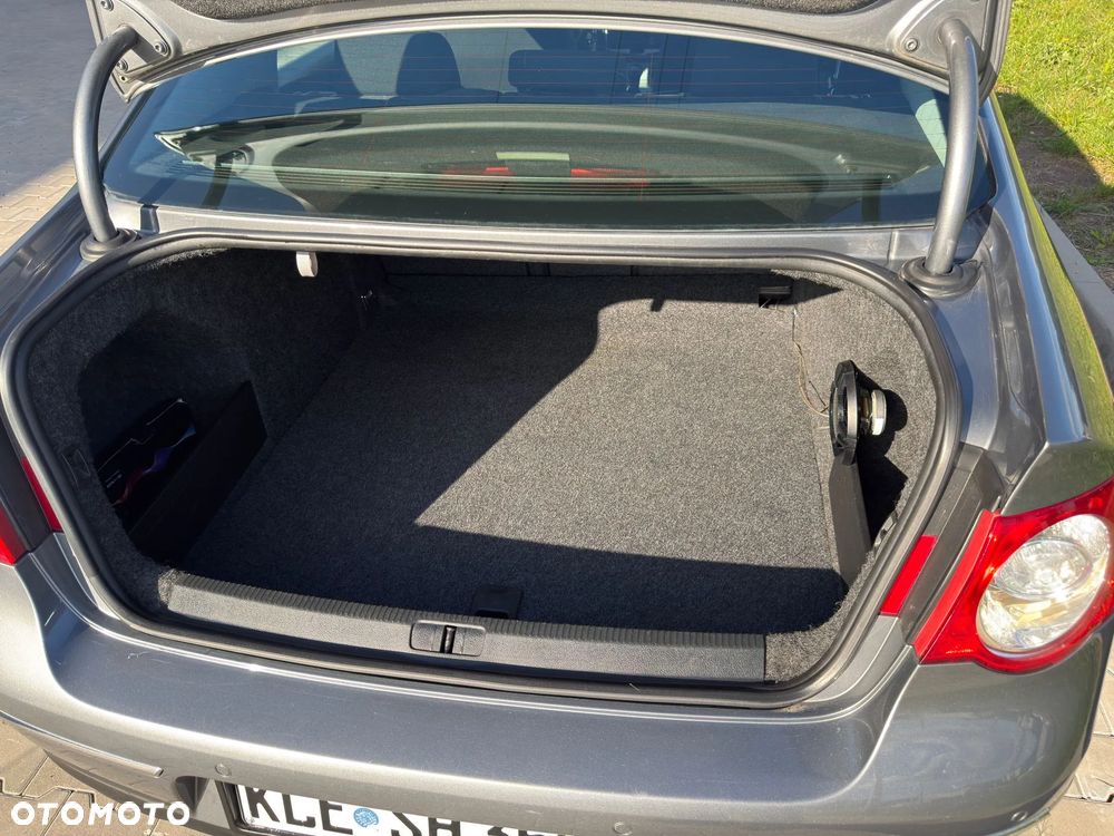 Volkswagen Passat 2.0 FSI Comfortline - 16