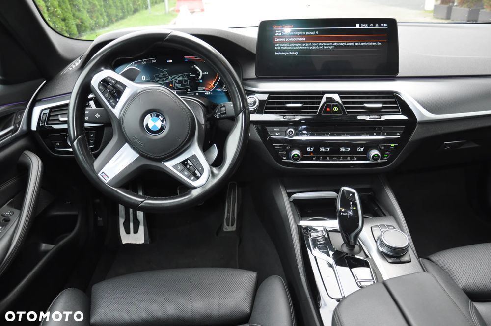 BMW Seria 5 520d Touring M Sport Edition - 15