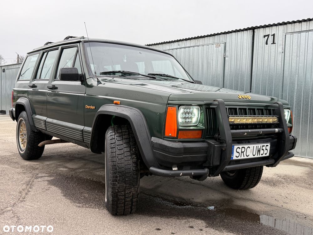 Jeep Cherokee - 31