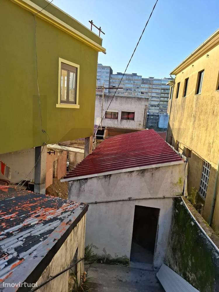 Prédio ao metro de ST Ovidio - Grande imagem: 2/22