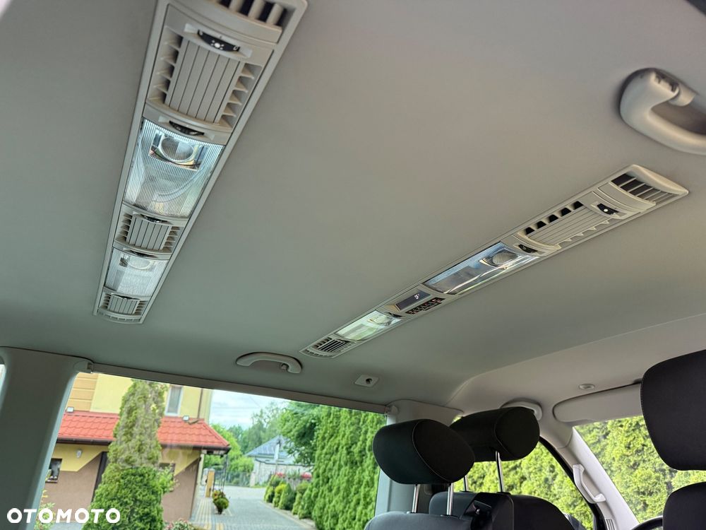 Volkswagen Multivan - 27
