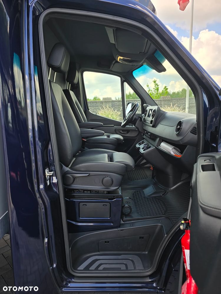 Mercedes-Benz SPRINTER 319 3.0 CDI KONTENER 4,28cmDługi 2,29cmSzero 2,24cmWysok + WINDA 750Kg 42Tyś km SERWIS DO OSTATNIEGO Km ASO MERCEDES-BENZ SALON PL STAN NOWY NOWY NOWY FABRYCZNA GWARANCJA - 37