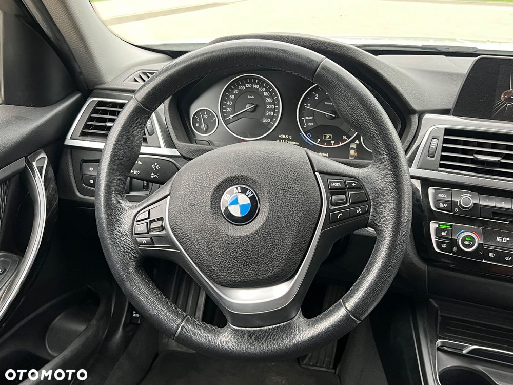 BMW Seria 3 318i - 9