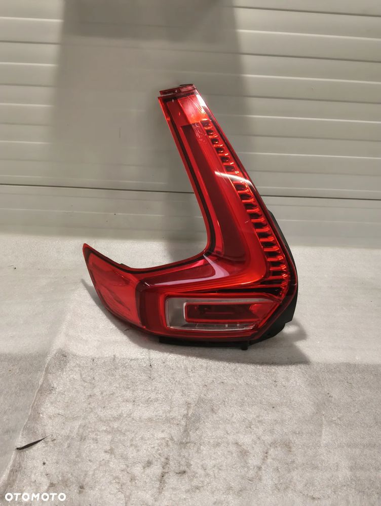 Volvo XC40 LAMPA TYLNA STRONA LEWA 31446790 - 1