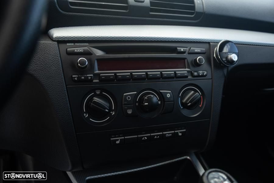 BMW 120 d Cabrio Limited Edition Lifestyle c/ M Sport Pack - 28