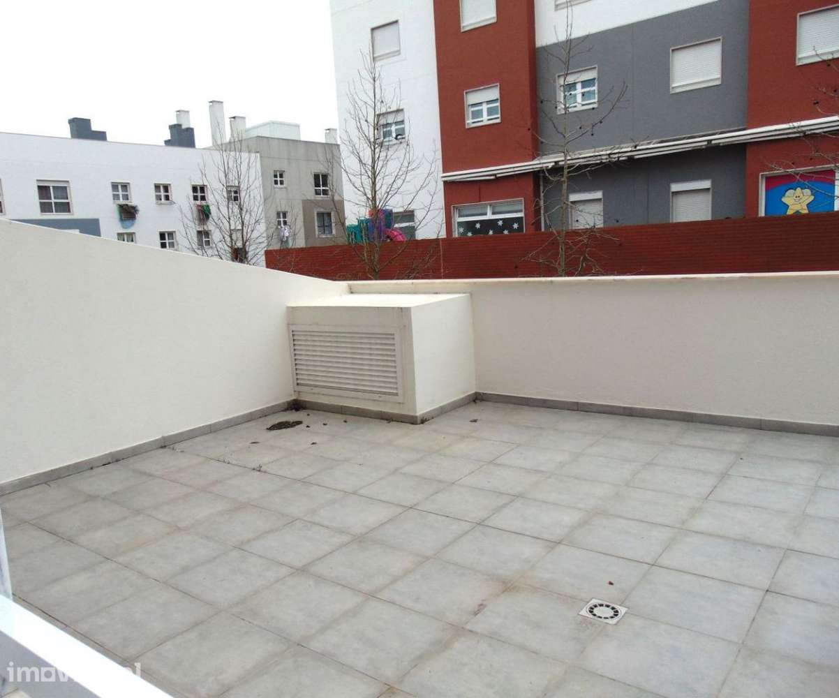 Apartamento novo T2 com terraço e garagem - Grande imagem: 2/18