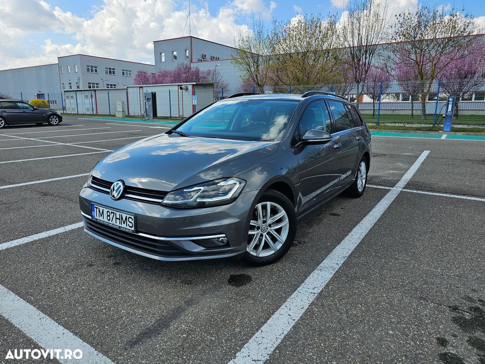Volkswagen Golf - 1