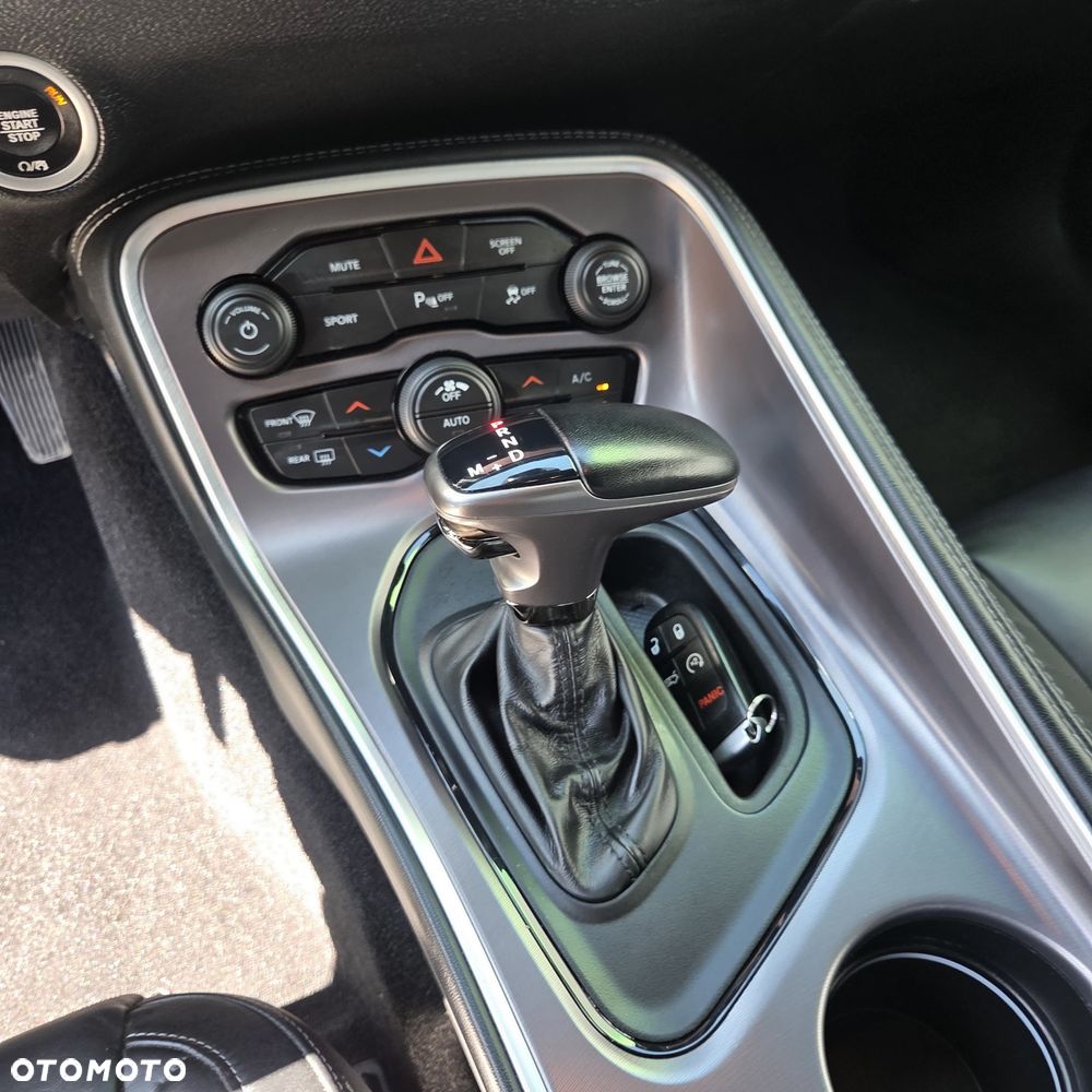 Dodge Challenger - 17