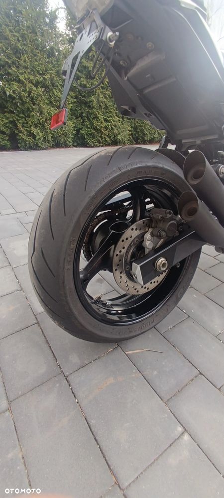 Suzuki GSR - 20