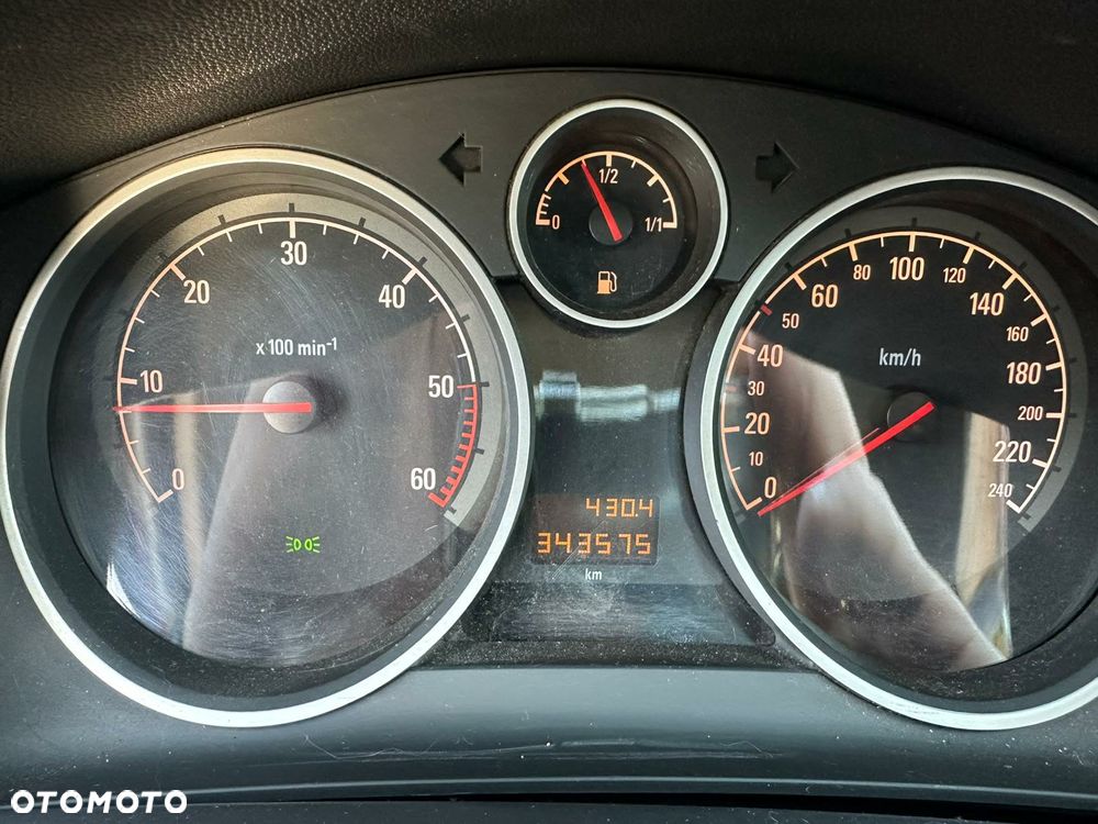 Opel Astra 1.9 CDTI Cosmo - 9