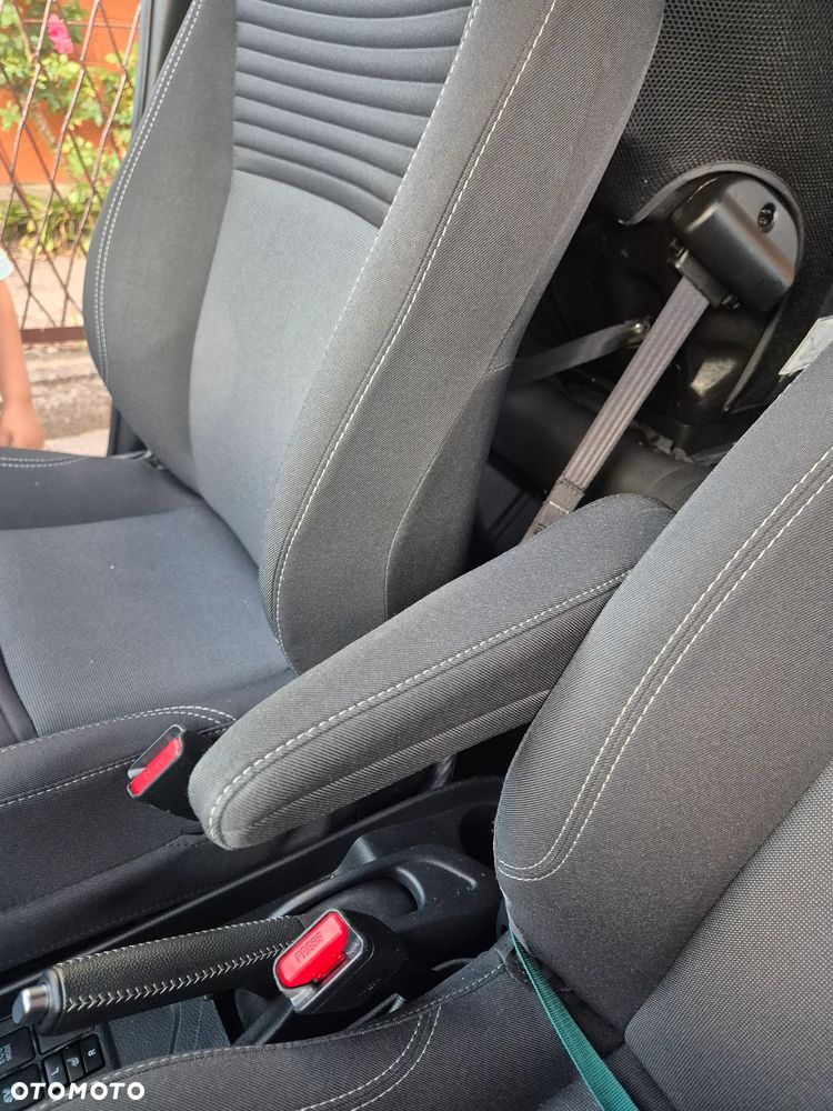 Toyota Yaris Hybrid 100 Selection - 15