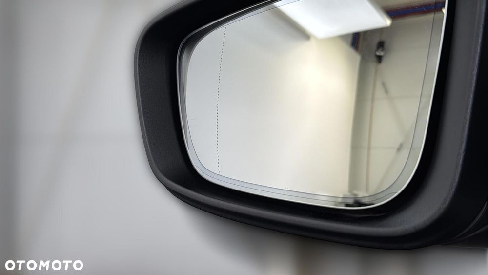 BMW Seria 5 530i xDrive mHEV - 33