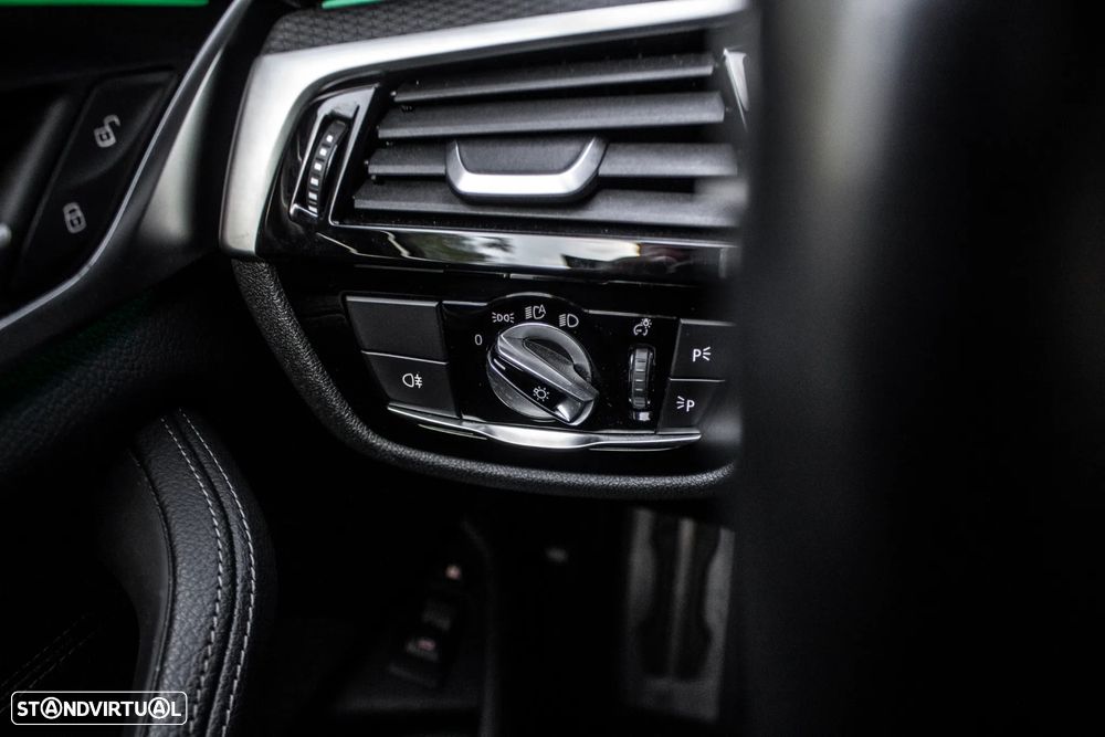 BMW 530 e Pack Desportivo M - 21