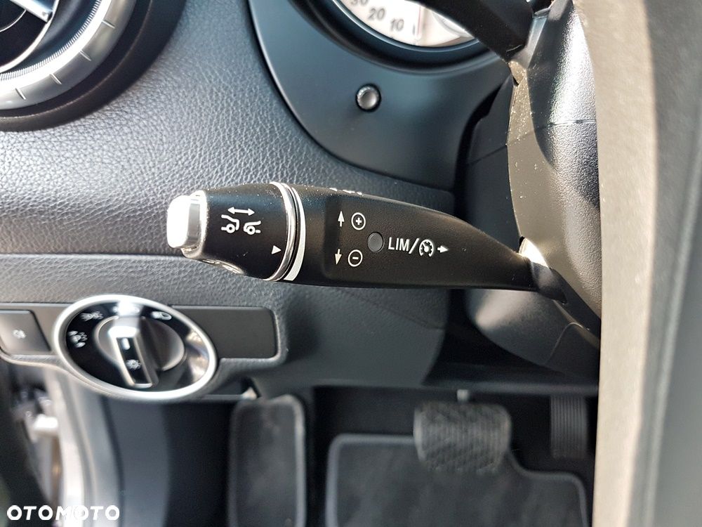 Mercedes-Benz CLA 200 7G-DCT AMG Line - 22