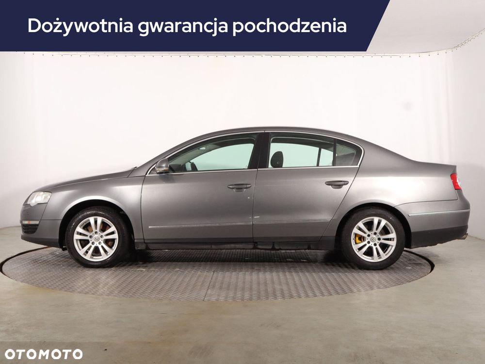 Volkswagen Passat - 4