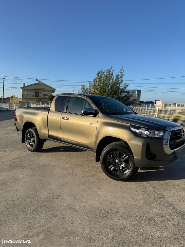 Toyota Hilux 2.4 D-4D 4WD Trial - 1