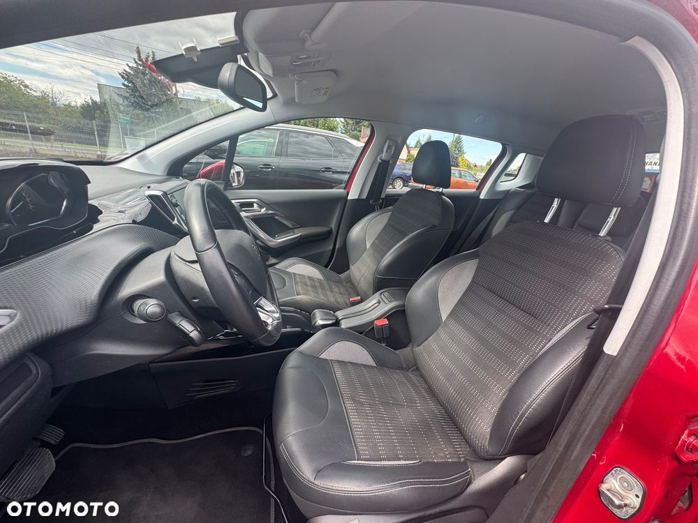 Peugeot 2008 1.2 Pure Tech GPF Allure S&S EAT6 - 14