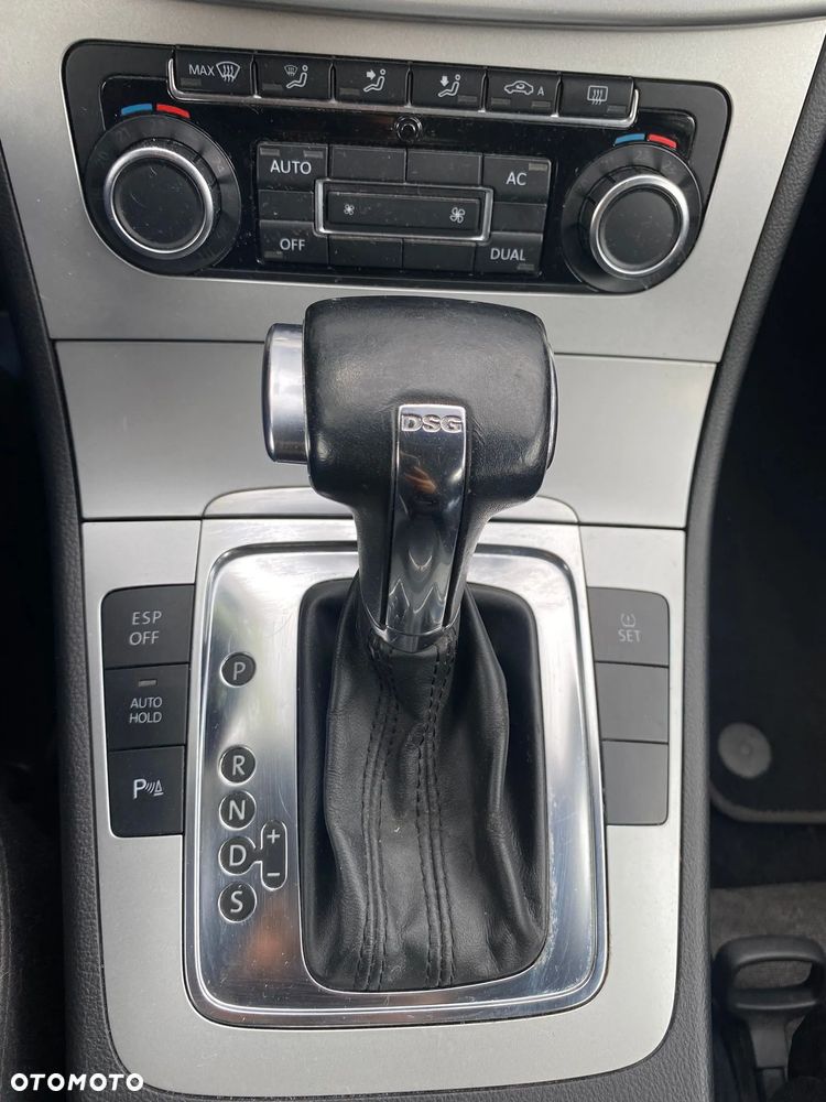 Volkswagen Passat - 4