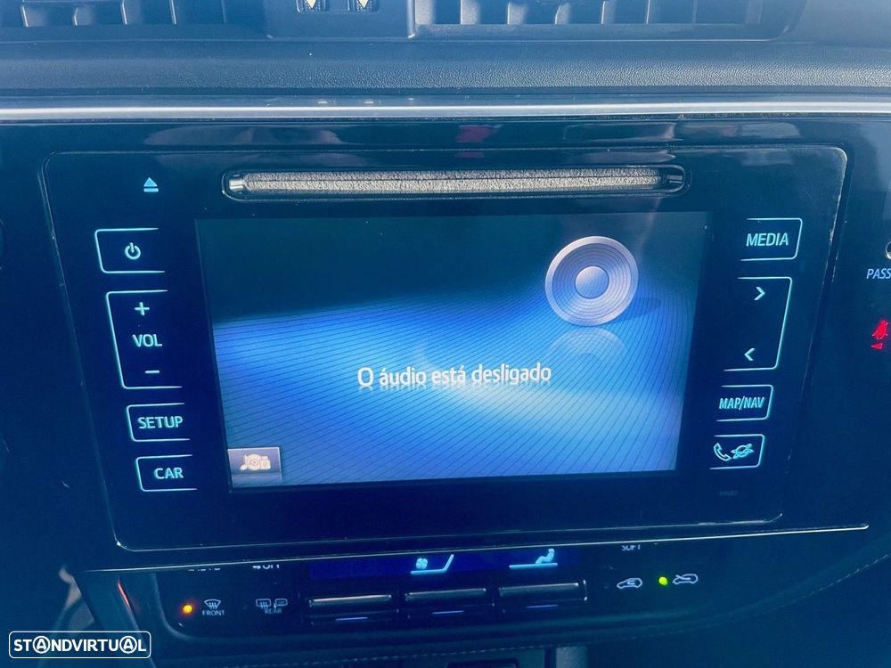 Toyota Auris 1.8 HSD Comfort +P.Sport+Navi - 22