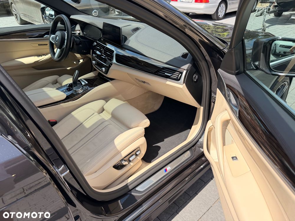 BMW Seria 5 530e iPerformance xDrive - 24