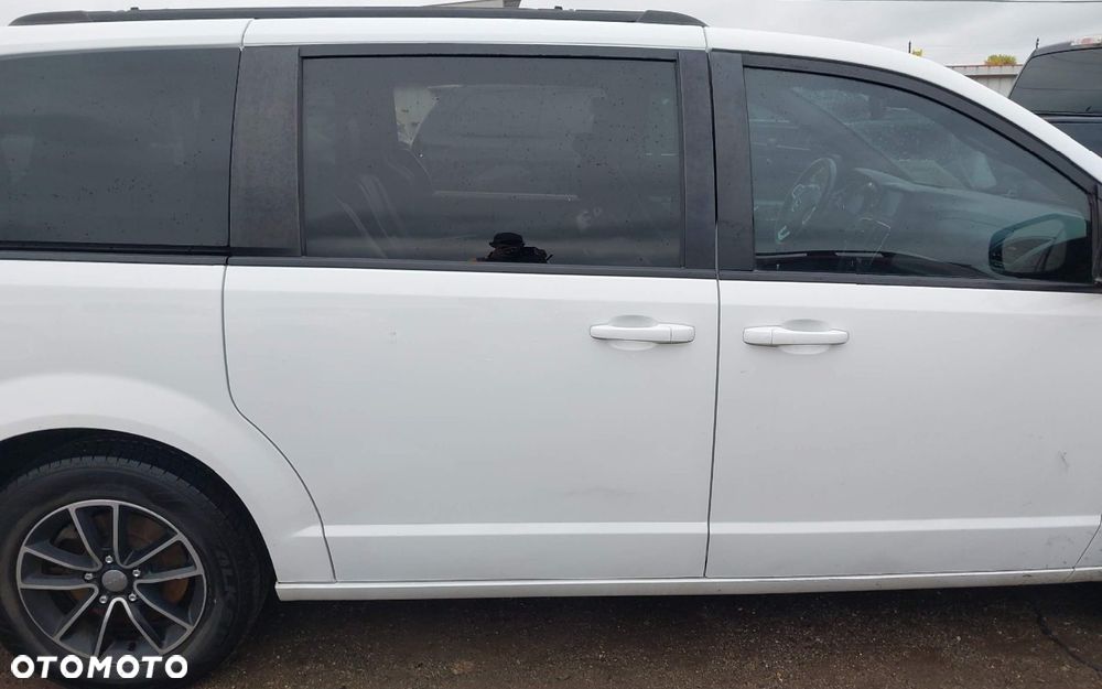 Dodge Grand Caravan - 8